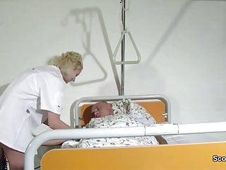 Krankenschwester pflegt Patienten mit Sex Krankenschwester pflegt Patienten mit Sex